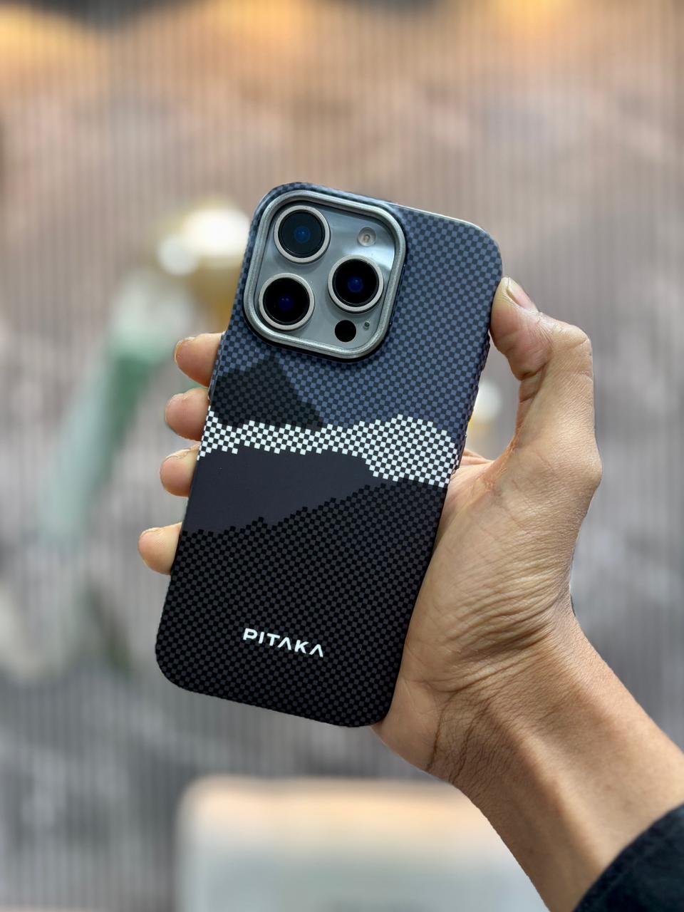 Premium Carbon Fiber Texture iPhone Case – Slim & Protective - Image 4